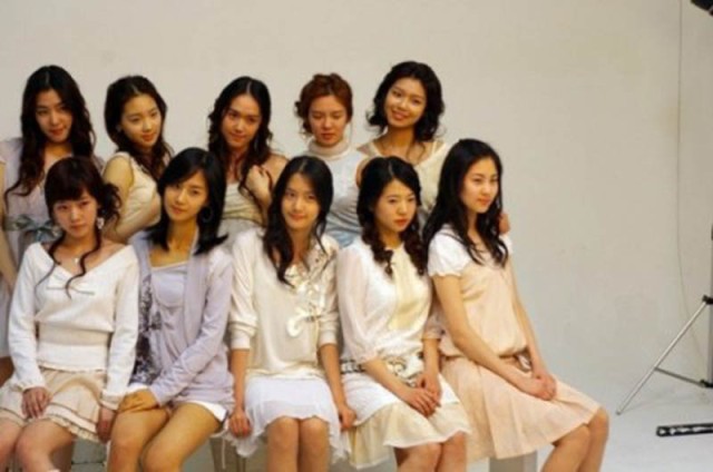 Слева направо I: Ким Тэ Ён, Стефани Хванг, Джессика Юнг, Ким Хе Ён, Чой Су Янг